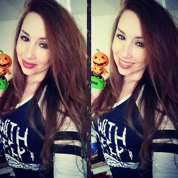 Stranded SM "I'm With Creepy" Black & White V-Neck Raglan T-shirt - Picture 6 of 13